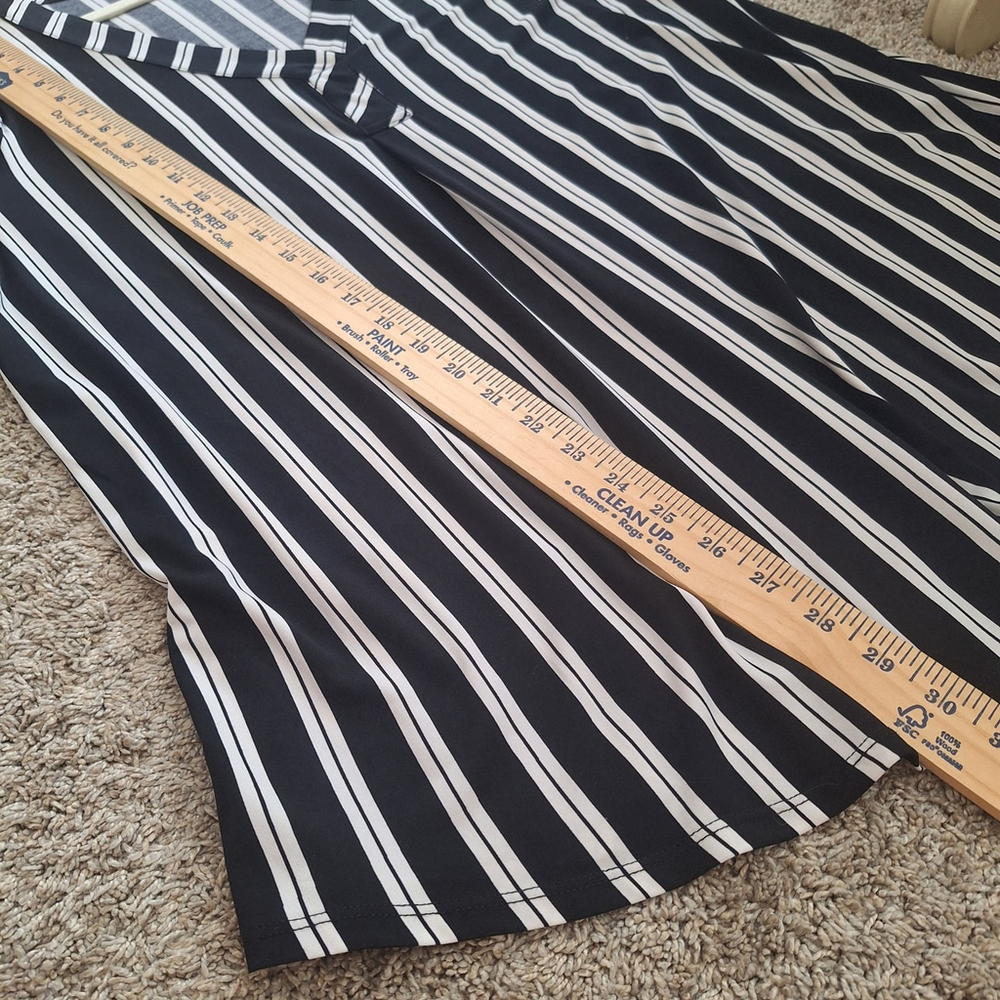 Torrid 2X Blouse Womens Sz 2 Black White Vertical Stripes Dressy 18/20 Office - Picture 7 of 7